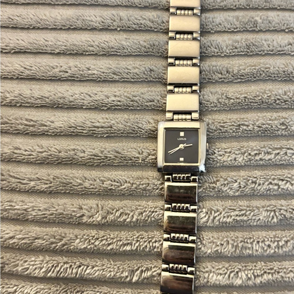 Vintage Lorus  Stainless Steel Silver Tone Watch